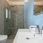 Spacious New Design Vitis Vitae, Private Pool ,1400m2 Garden , Istria