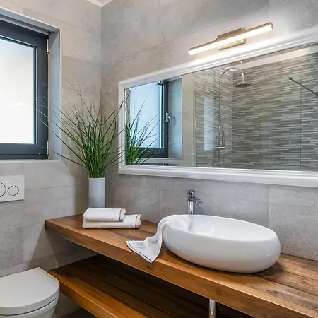Spacious New Design Vitis Vitae, Private Pool ,1400m2 Garden , Istria Svetvinčenat