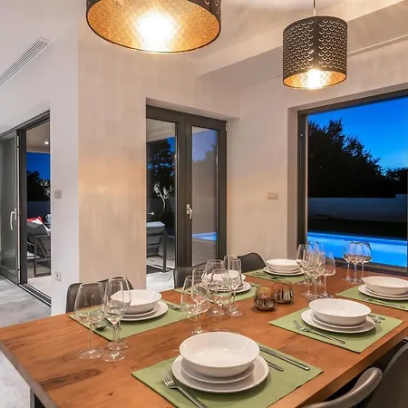 Spacious New Design Vitis Vitae, Private Pool ,1400m2 Garden , Istria * Svetvinčenat