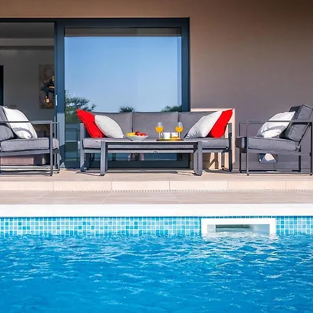 Spacious New Design Vitis Vitae, Private Pool ,1400m2 Garden , Istria *