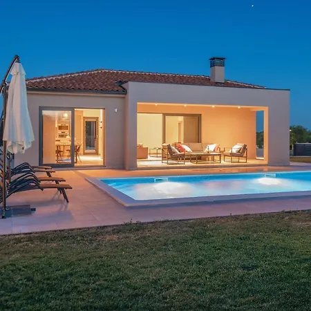 Spacious New Design Vitis Vitae, Private Pool ,1400m2 Garden , Istria Svetvinčenat