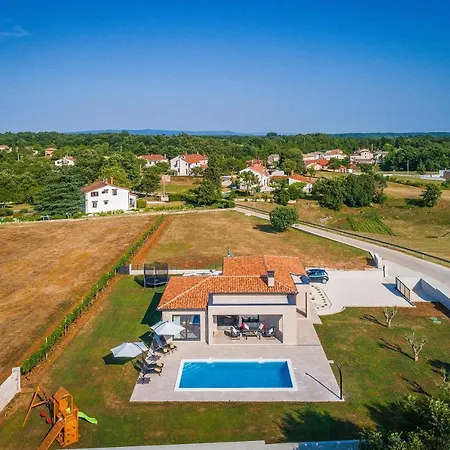 Spacious New Design Vitis Vitae, Private Pool ,1400m2 Garden , Istria * Svetvinčenat