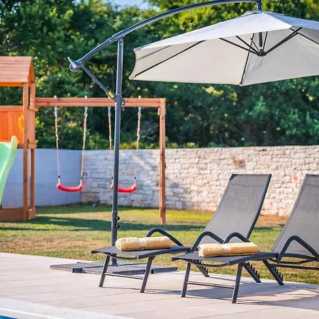 Spacious New Design Vitis Vitae, Private Pool ,1400m2 Garden , Istria *