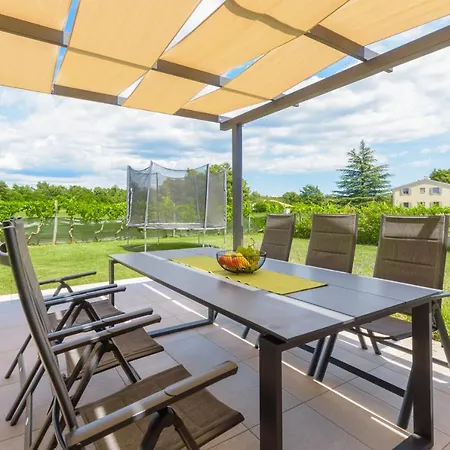 Spacious New Design Vitis Vitae, Private Pool ,1400m2 Garden , Istria * Svetvinčenat