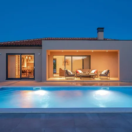 Villa Spacious New Design Vitis Vitae, Private Pool ,1400m2 Garden , Istria *