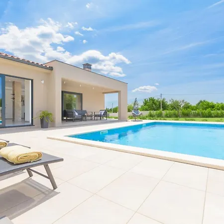 Villa Spacious New Design Vitis Vitae, Private Pool ,1400m2 Garden , Istria *
